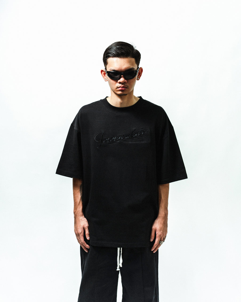 Eskritura Black Embroidery Tee