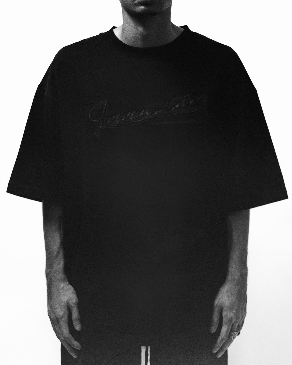 Eskritura Black Embroidery Tee