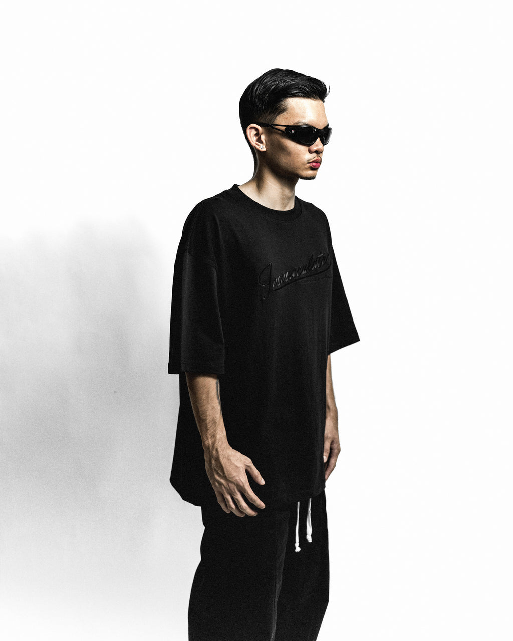 Eskritura Black Embroidery Tee