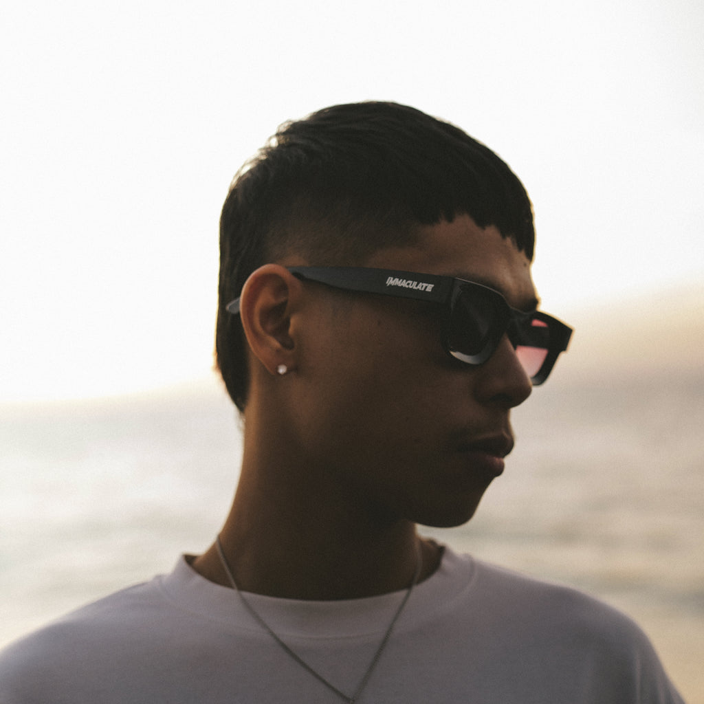 Monochrome Wayfarer