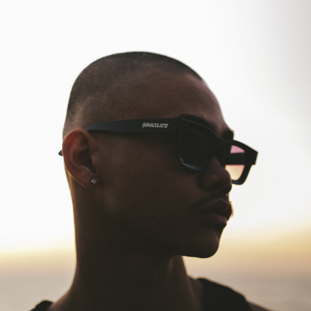 Monochrome Wayfarer